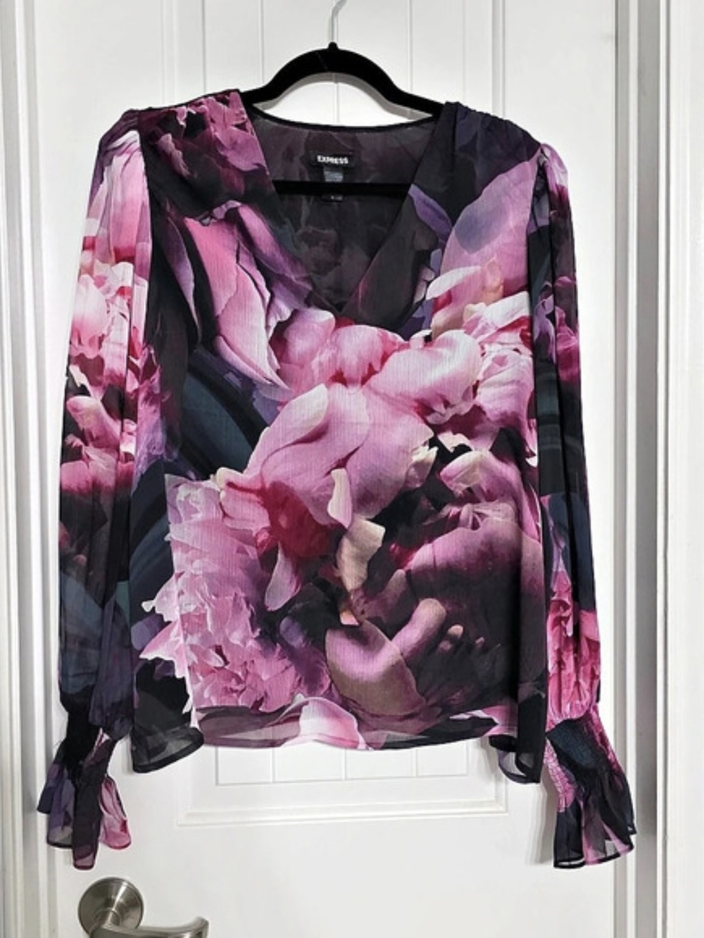 Express Floral V-Neck Long Sleeve Smocked Cuff Top Pink & Black XL